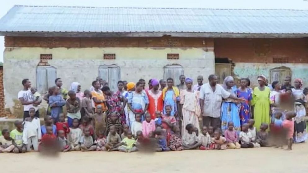 Tuvo una de las familias m�s numerosas del mundo: 12 esposas, 102 hijos y 567 nietos.