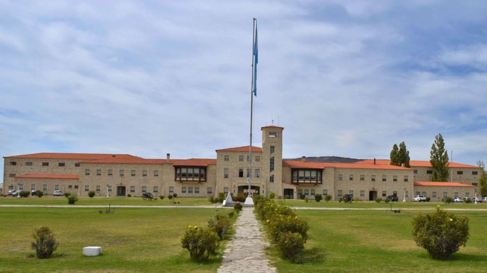 El cuerpo del soldado voluntario fue traslado este lunes por la mañana a la morgue judicial de Neuquén.