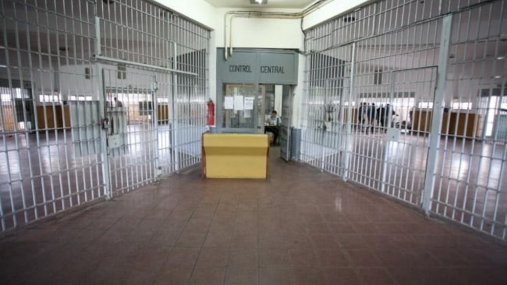 El pervertido fue alojado de manera preventiva en la cárcel de Batán.