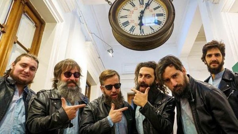 Los Tabaleros presentan su nuevo single "Arderemos"