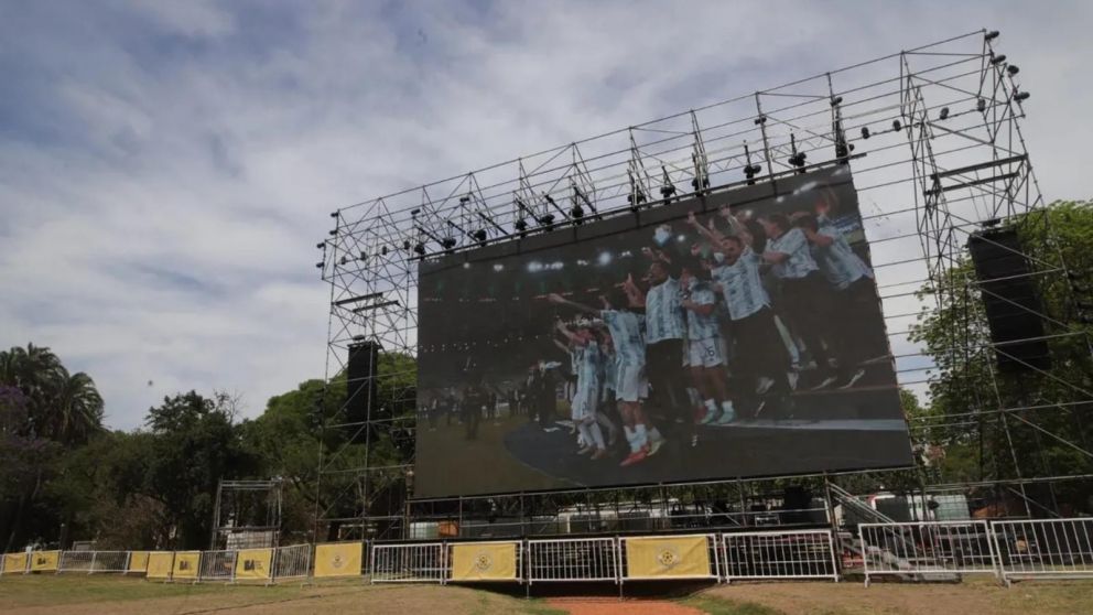 Las pantallas gigantes transmitirán los 64 partidos del Mundial.
