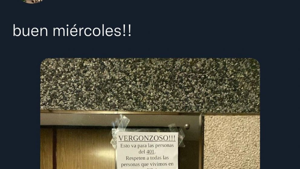 Se indignó por los ruidos sexuales en su edificio y escrachó a la pareja ante los vecinos.