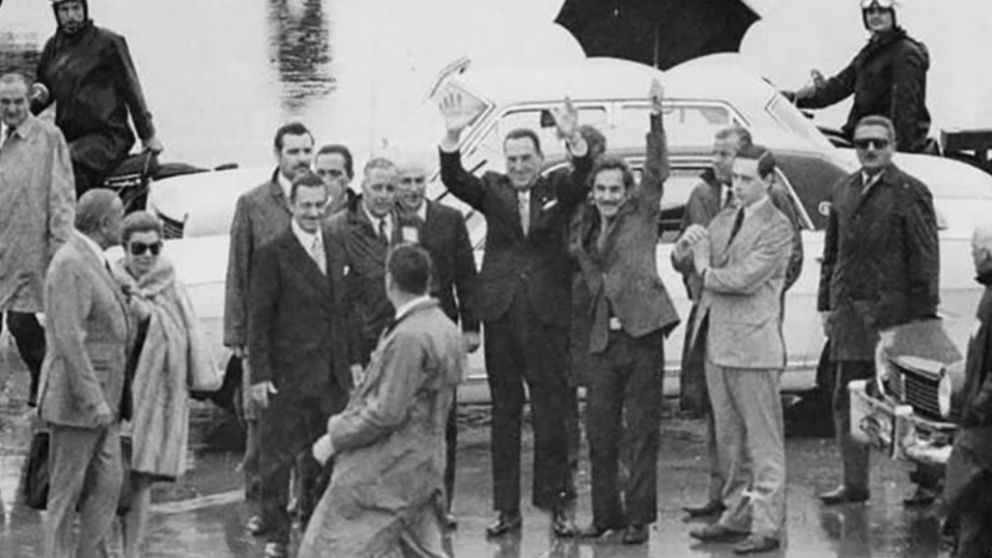 Se cumplen 50 años de este saludo tan esperado por todos los peronistas. El líder, finalmente, pudo regresar.