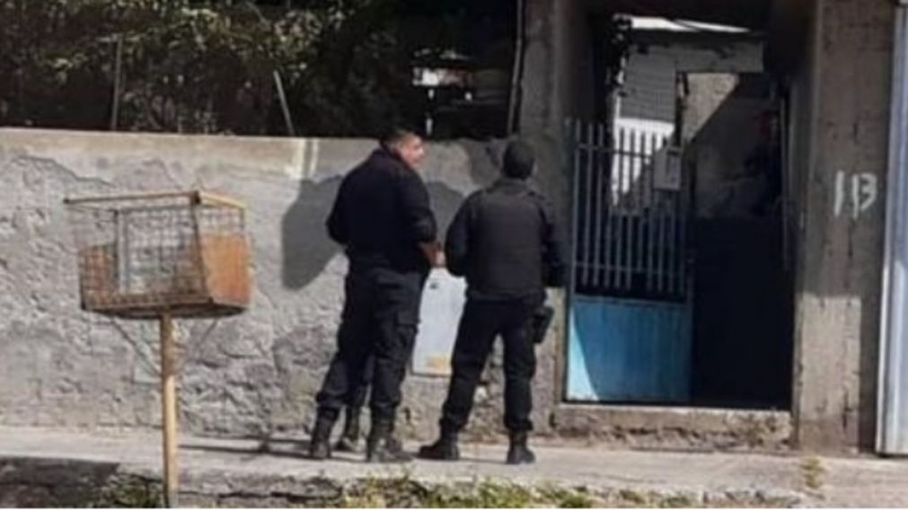 La policía trabajando en el lugar.