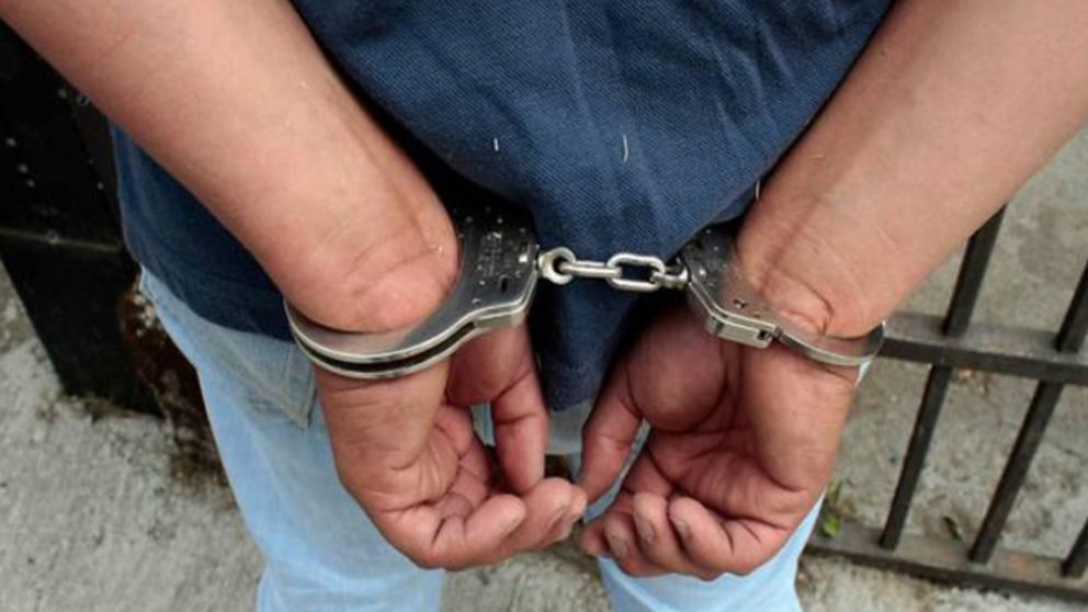 La madre de la chica se hizo pasar por su hija y coordinó un encuentro con el acosador.