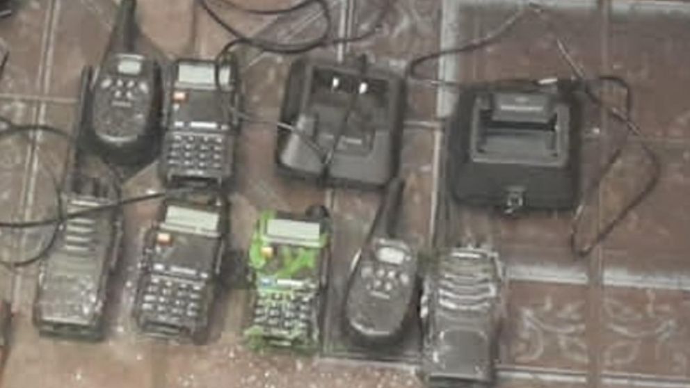 Estos son los diferentes equipos de comunicación que fueron secuestrados en poder del individuo.