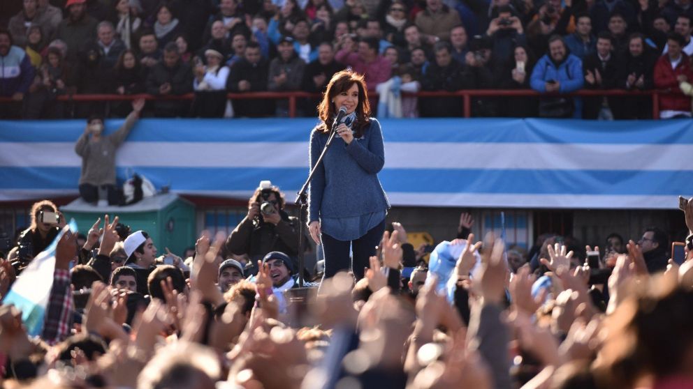 Los organizadores creen que unas 40 mil personas asistirán a escuchar a la expresidenta.
