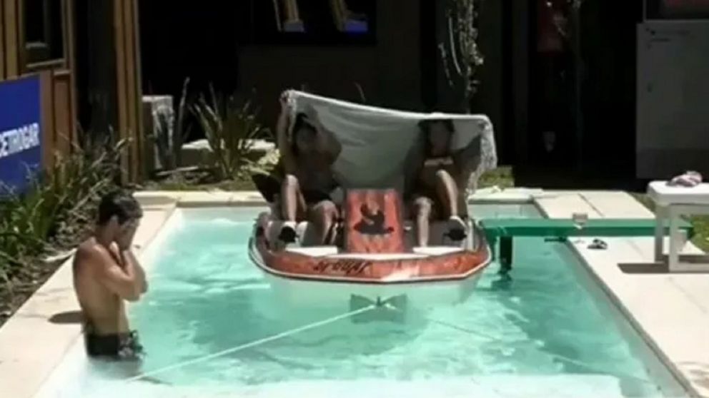 Gran Hermano 2022: el sugerente gesto de Julieta cuando vio a Marcos en la pileta.