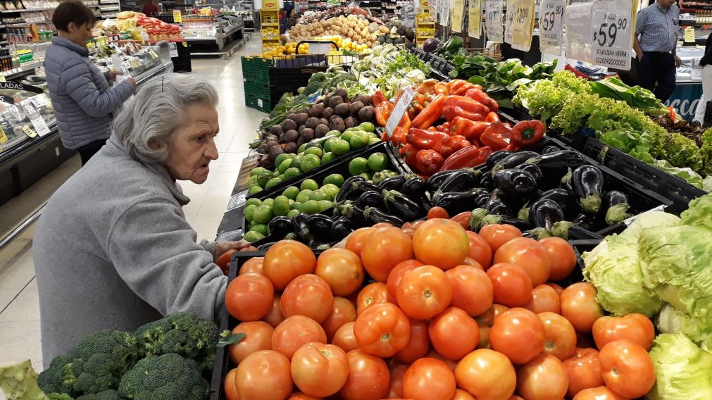 La suba de Alimentos y Bebidas No Alcohólicas se vio impulsada por la suba de las verduras y frutas (Crónica/Fernando Pérez Re).