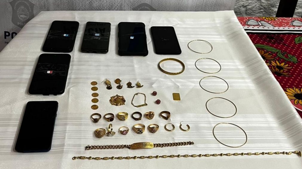 Estos son algunos de los elementos que fueron secuestrados por los investigadores policiales.