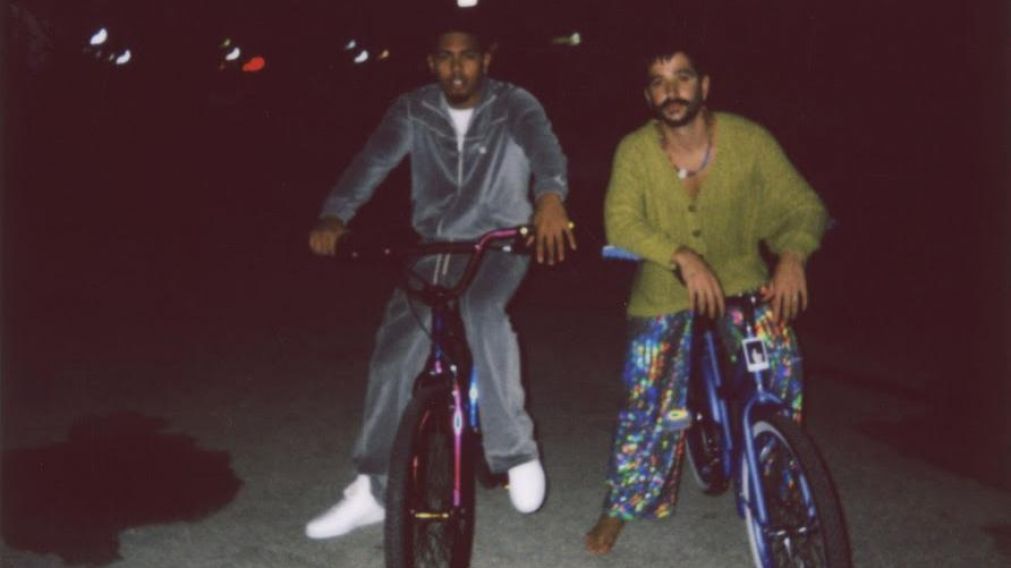 Camilo presentó "Bebiendo Sola", junto a Myke Towers