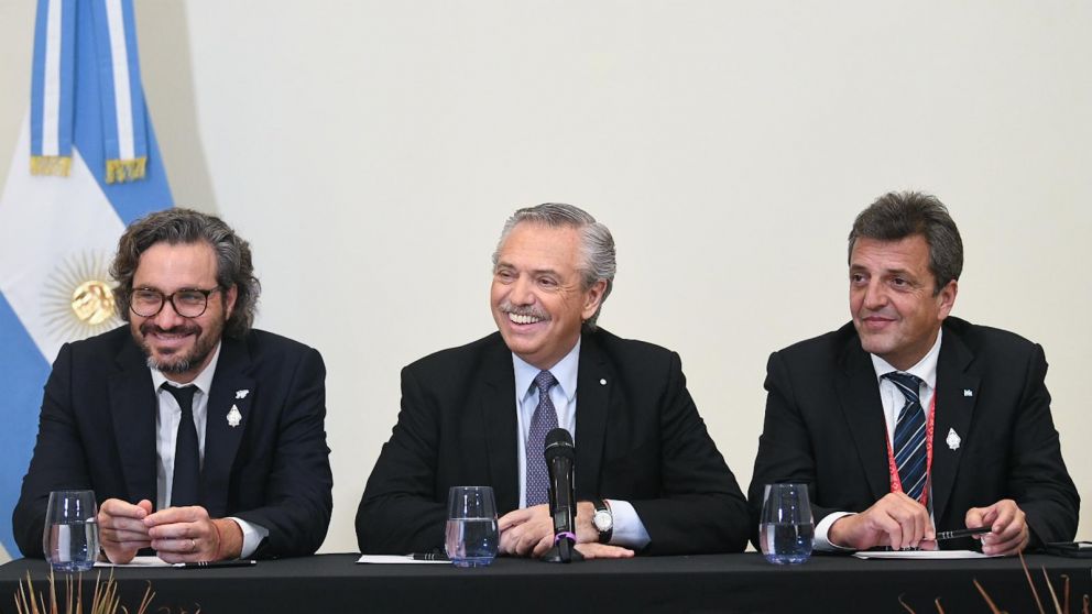 Santiago Cafiero, Alberto Fernández y Sergio Massa participan de la Cumbre del G20 en Indonesia.