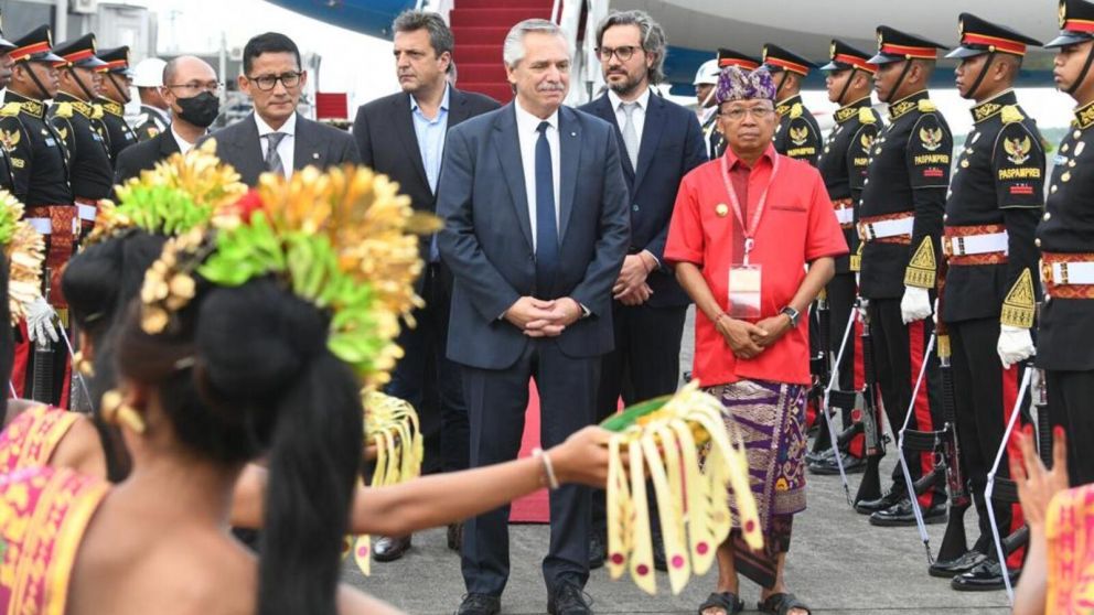 Alberto Fernández arribó este lunes a Indonesia para participar de la Cumbre del G20 en Bali.