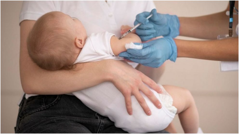 Más del 50% de los niños en el país recibió la vacuna contra el sarampión, rubéola, paperas y polio.