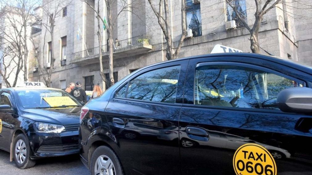 El próximo lunes taxis y remises de Mar del Plata lanzan una medida de fuerza.