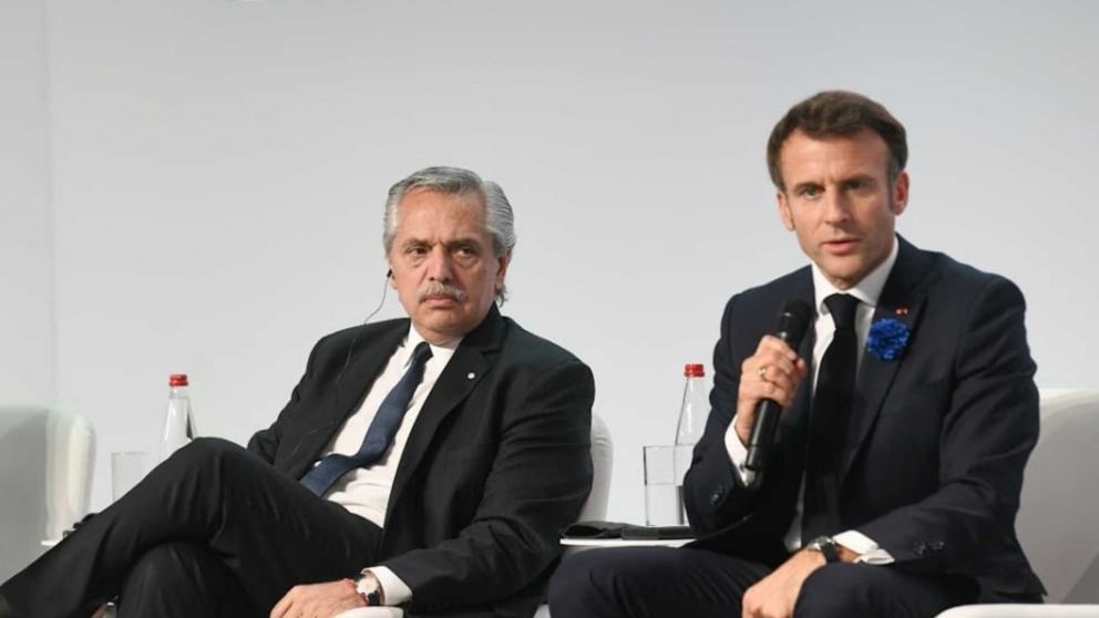 Alberto Fernández y Emmanuel Macron en el 5º Foro de París por la Paz.