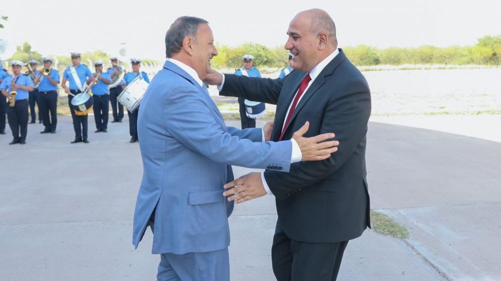 El jefe de Gabinete, Juan Manzur, junto al gobernador Ricardo Quintela.