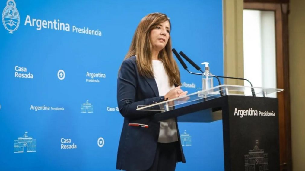 La portavoz pidió disculpas por sus dichos durante una recorrida por la Casa Rosada.