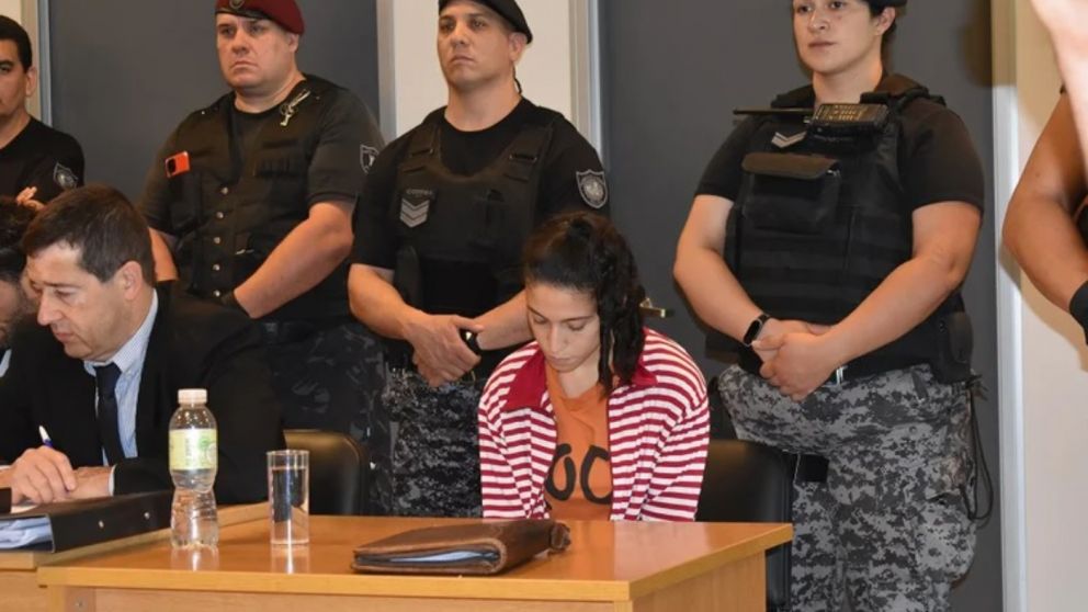 El proceso se realiza a puertas cerradas en los tribunales de Santa Rosa, en medio de un fuerte operativo de seguridad.