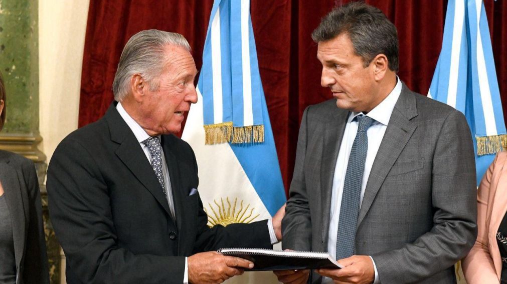 De alguna manera, Funes de Rioja intent� marcarle la cancha al ministro de Econom�a.