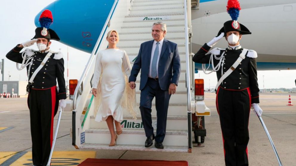 Alberto Fern�ndez inicia gira por Europa e Indonesia acompa�ado por la primera dama, Fabiola Ya�ez.