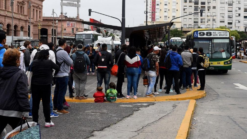 Este martes habrá paro de trenes y de la Línea D de subte (Crónica/Archivo).