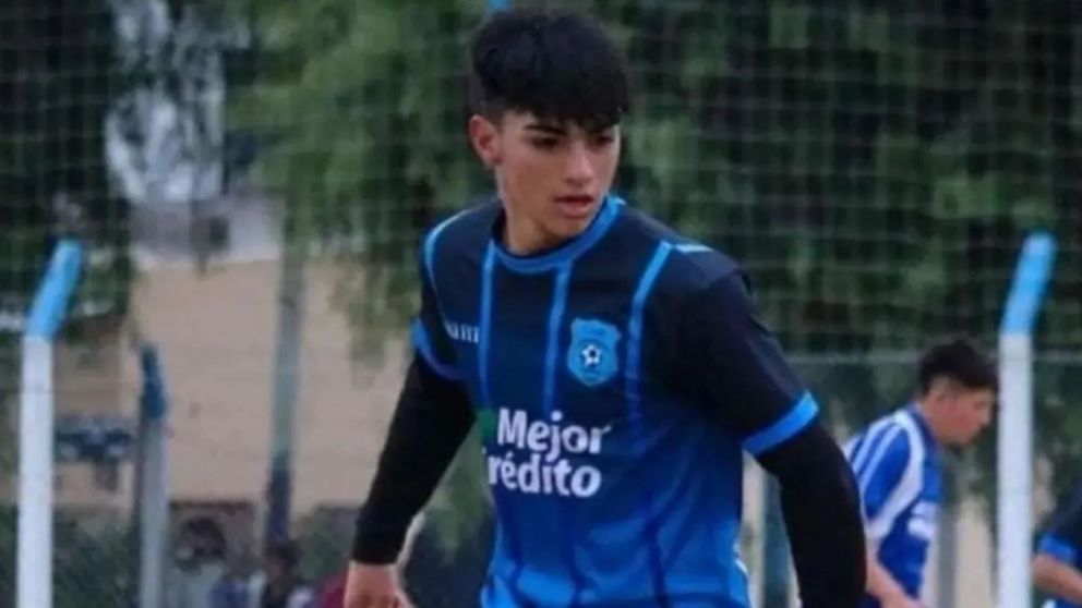 Facundo Escobar salvó a su novia de ser atropellada y está internado.