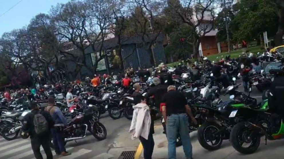 Unos 10 mil motociclistas se hicieron presente en la protesta (Twitter).