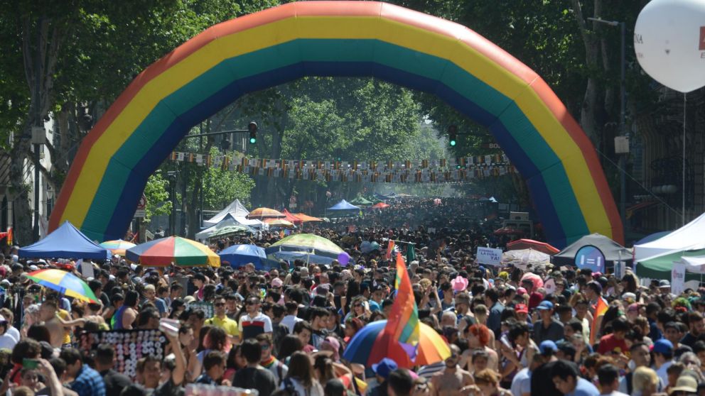 Los cortes de calle por la Marcha del Orgullo arrancaron a las 8 de este sábado (Hernan Nersesian/Crónica).