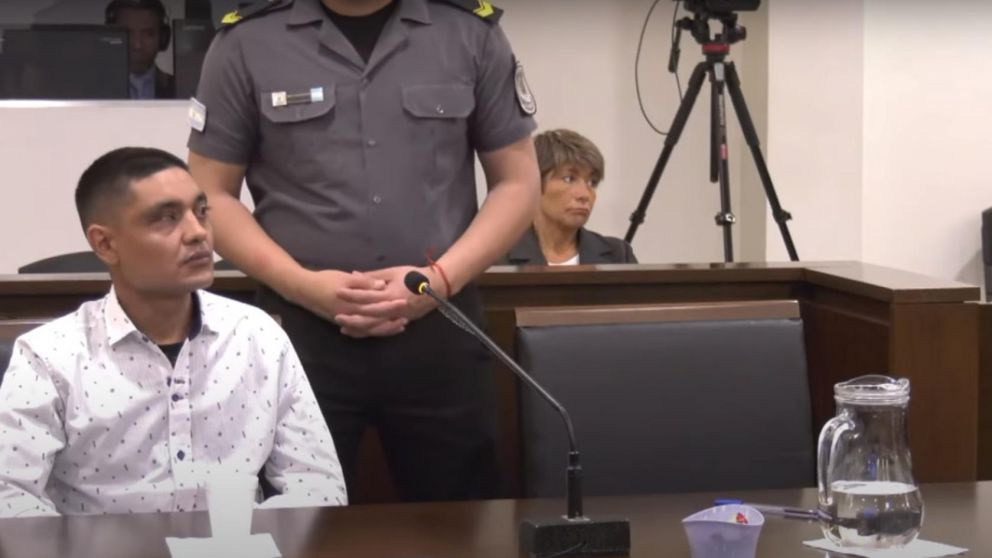 Héctor Emilio Días Tejera (34), llegó detenido al juicio por jurados por el femicidio de Gisela Gutiérrez.