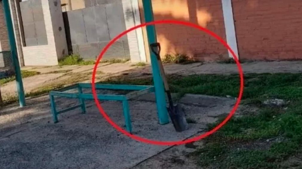La vecina terminó llevándosela la pala a su casa.
