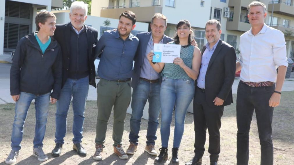 Procrear II: Santiago Maggiotti entregó viviendas en Estación Sáenz y Estación Buenos Aires.