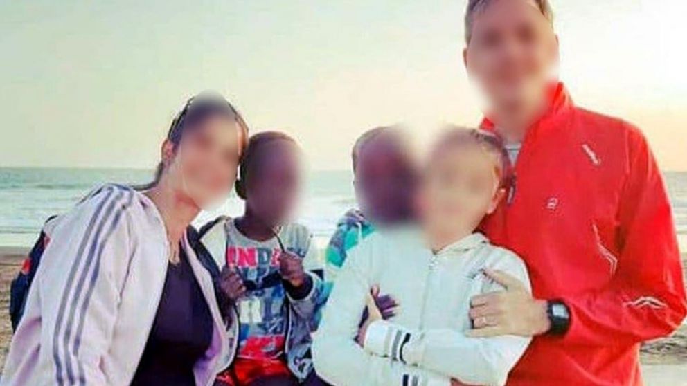 El matrimonio que termin� detenido por abandonar a dos chicos en una comisar�a.