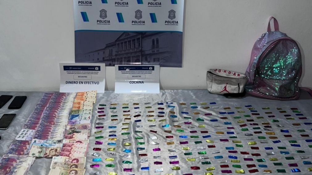 Parte de los objetos que fueron secuestrados por los pesquisas policiales.