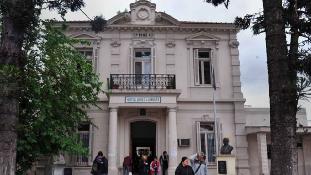 El joven que se arrojó del puente murió en el hospital