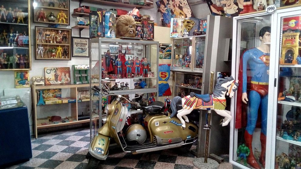 Conocé el "'SuperBatuque', Museo de Juguetes Antiguos", un espacio lleno de objetos antiguos.