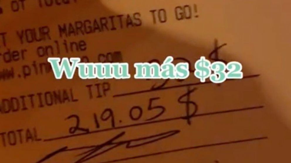 Mesera mostró cuánta propina recibe en un día de trabajo y se volvió viral.