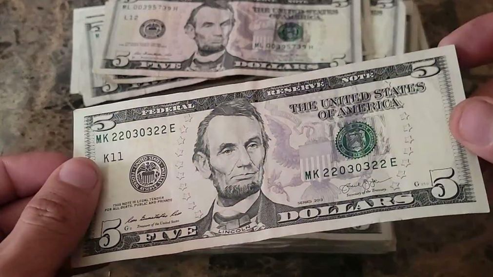 Un billete de 5 dólares en particular cuesta 30 veces más (Imagen ilustrativa).