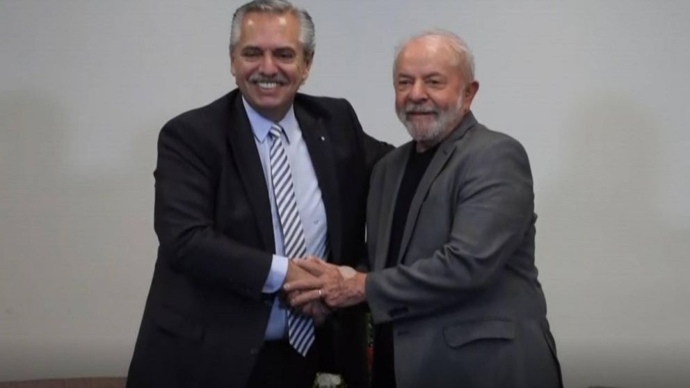 Alberto Fernández se reunió con Lula, el presidente electo de Brasil.