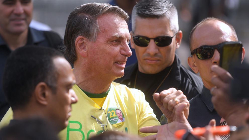 El presidente de Brasil y candidato a la reelección, Jair Bolsonaro, votó en una escuela de Río de Janeiro (Télam).
