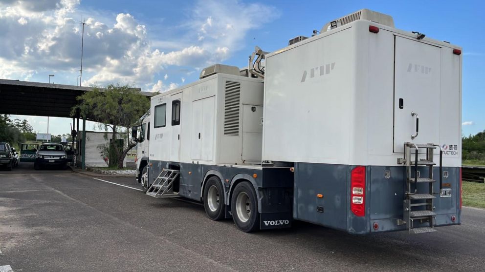 El director general de Aduanas, Guillermo Michel, puso en funcionamiento un scanner en la ciudad de Colón.