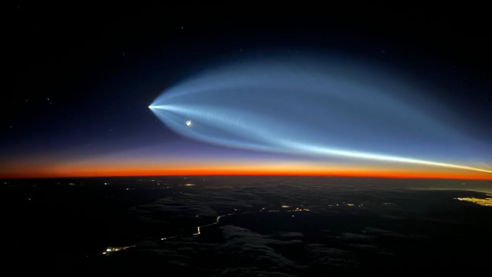 Registraron extrañas luces en el cielo y sostienen que fue un OVNI.