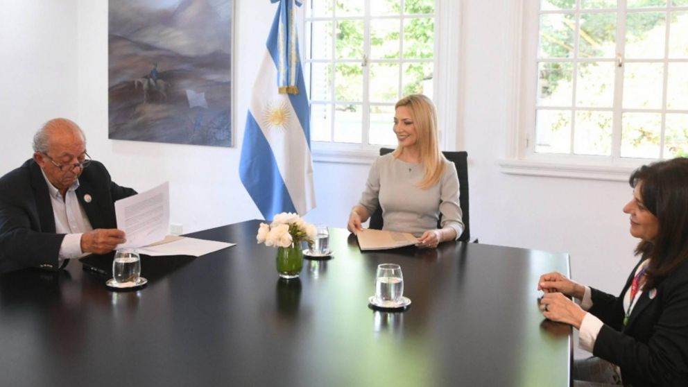 Fabiola Yáñez firmó acuerdo para la construcción de 24 sedes de Casa Amor.