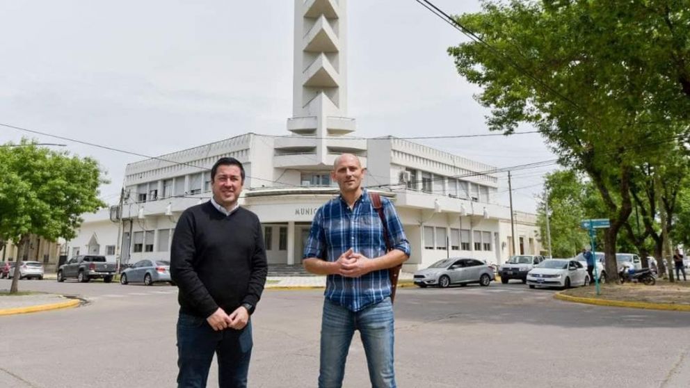 El ministro de Infraestructura y Servicios Públicos bonaerense, Leonardo Nardini, junto al intendente Germán Lago.
