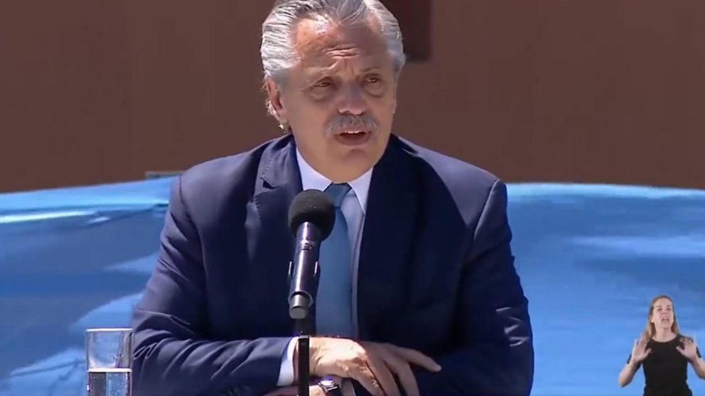 El Presidente encabezó la entrega de viviendas del Programa Reconstruir en Almirante Brown.