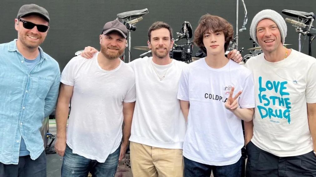Coldplay y Jin de BTS, en River, ensayando "The Astronaut"