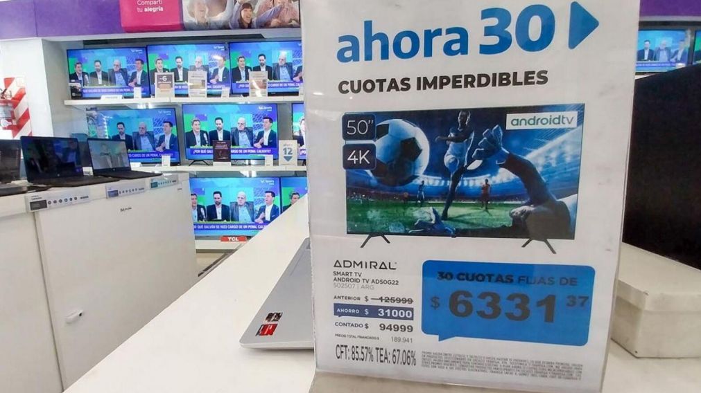 El programa congela los precios de los bienes que alcanza durante 90 días.
