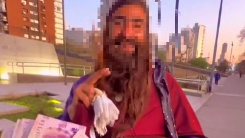 Se hace pasar por "Jesús" y tiene denuncias por violencia de género.