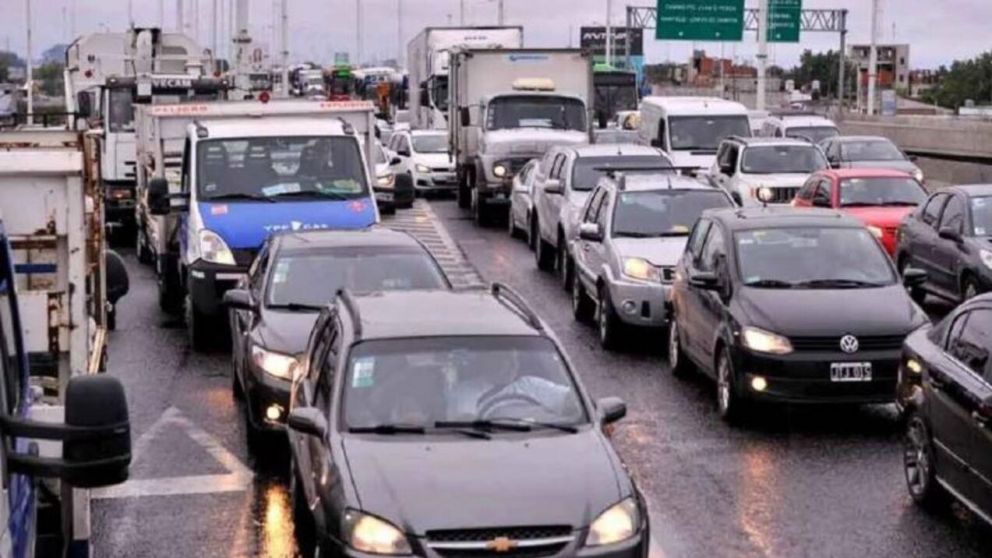 Tránsito congestionado en los accesos a la Ciudad de Buenos Aires (Imagen ilustrativa).