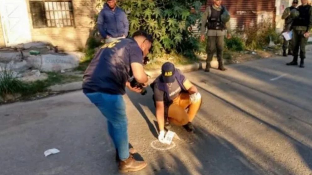 La policía trabajando en la escena del crimen. Foto Criterio Info